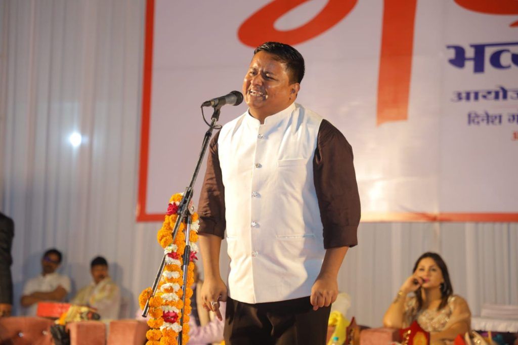 रिमझिम बारिश के बीच श्रोताओं ने लिया अट्टहास कवि सम्मेलन का आनंद 8 119
