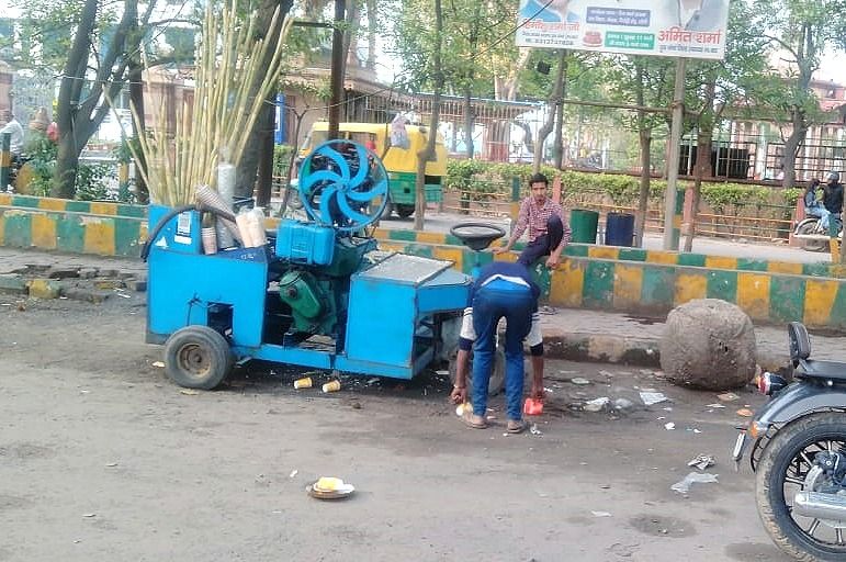 सफाई व्यवस्था का औचक निरीक्षण करने खुद ड्राइव करके निकले नगर आयुक्त, गंदगी फैलाने वालों के विरुद्ध होगी कड़ी कार्यवाही 3 212