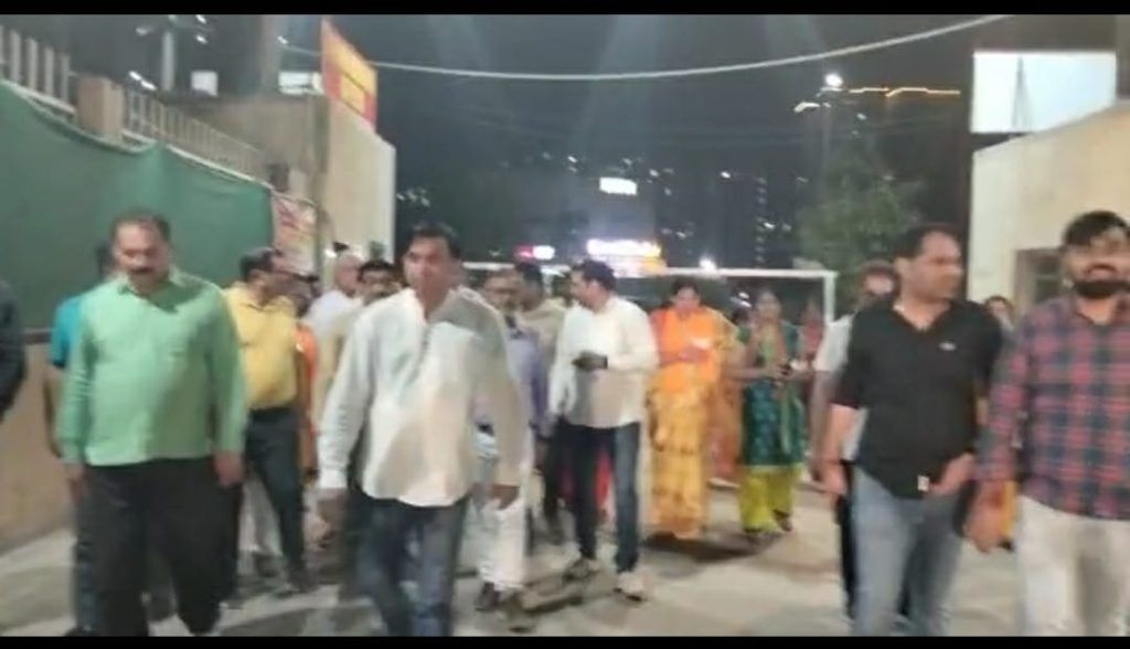 भारतीय जनता पार्टी पार्षद प्रत्याशी अर्चना तेवतिया व मेयर प्रत्याशी सुनीता दयाल को जनसम्पर्क के दौरान मिला जबरदस्त समर्थन 2 1 2