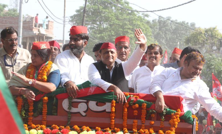 पूर्व मुख्यमंत्री अखिलेश यादव पहुंचे मेरठ, रोड शो में उमड़ा जनसैलाब,भाजपा पर साधा निशाना 1 10 1
