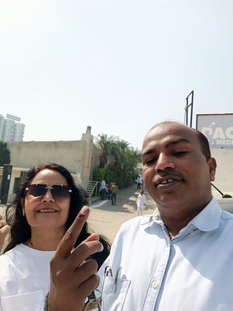 Dance of democracy: Vote Selfie! 16 111 23