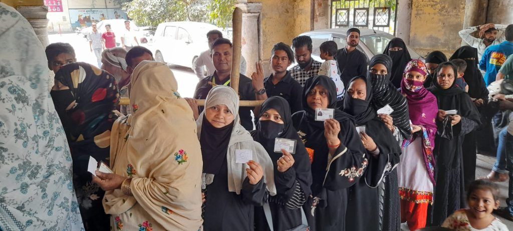 Dance of democracy: Vote Selfie! 5 111 29