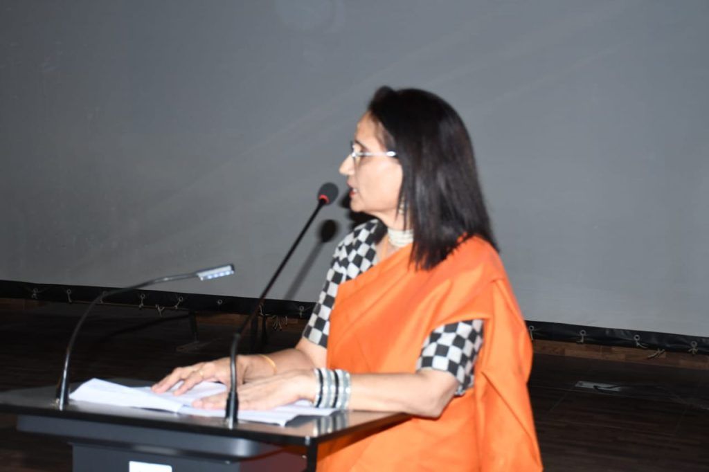 नेशनल मेडिकल आर्गनाइजेशन ने नव आगंतुक एम बी बी एस सत्र 2023 के छात्र छात्राओं को दिलाई चरक सपथ 5 111 4