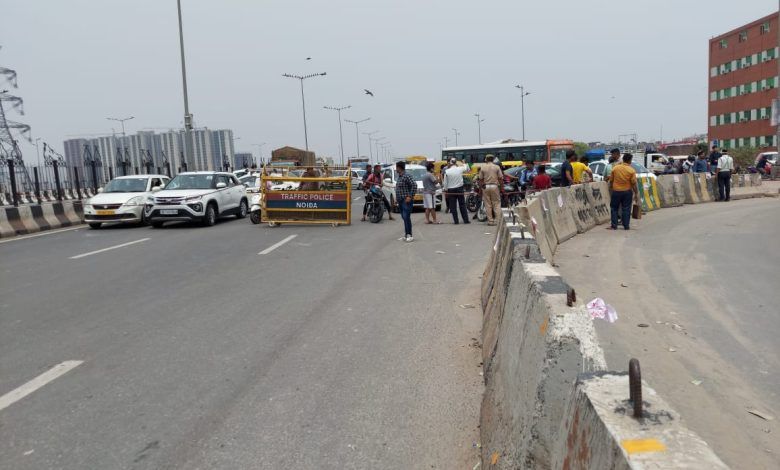 Rakesh Tikait Denied Entry by Delhi Police at Ghazipur Border; Traffic Diverted, Traffic Paralyzed in Massive Jam 1 111 87
