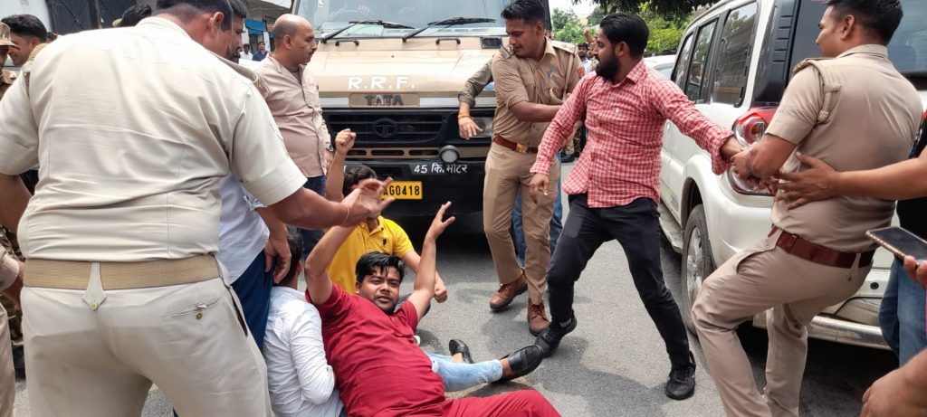 SP MLA Atul Pradhan in Meerut, Arrested en route to JantarMantar! 1 111 89