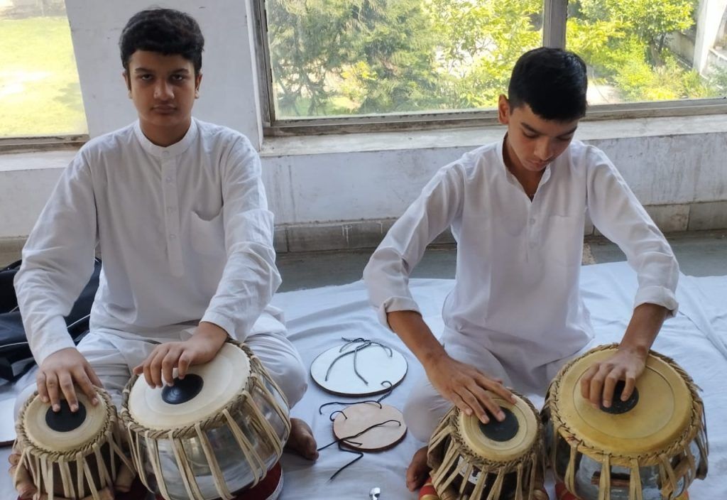 शिवांगी संगीत महाविद्यालय में “गायन, तबला वादन, एवं कथक नृत्य की संगीत कार्यशाला का शुभारंभ 2 111 93