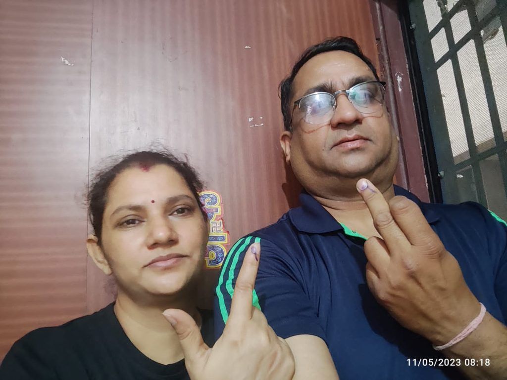 Dance of democracy: Vote Selfie! 17 112 12