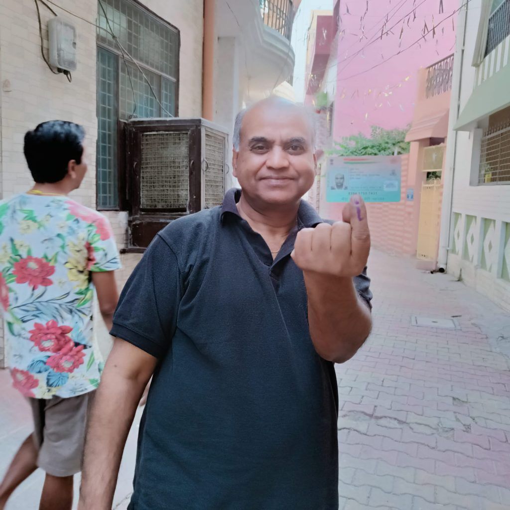 Dance of democracy: Vote Selfie! 23 112 17