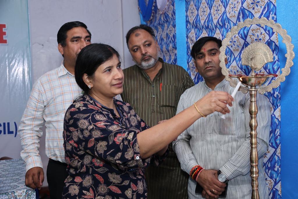लोनी क्षेत्र के मीरपुर गांव में प्रधानमंत्री कौशल विकास कार्यक्रम के केंद्र का हुआ शुभारंभ 2 112 54