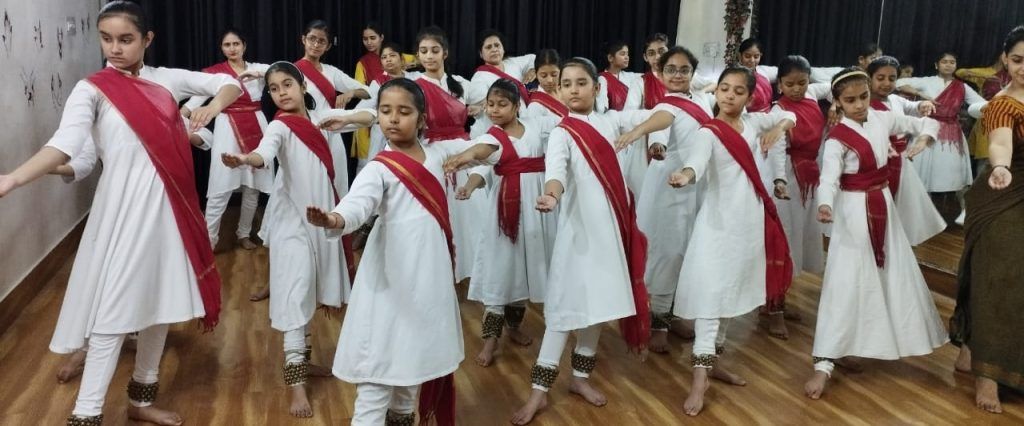 शिवांगी संगीत महाविद्यालय में “गायन, तबला वादन, एवं कथक नृत्य की संगीत कार्यशाला का शुभारंभ 3 112 63