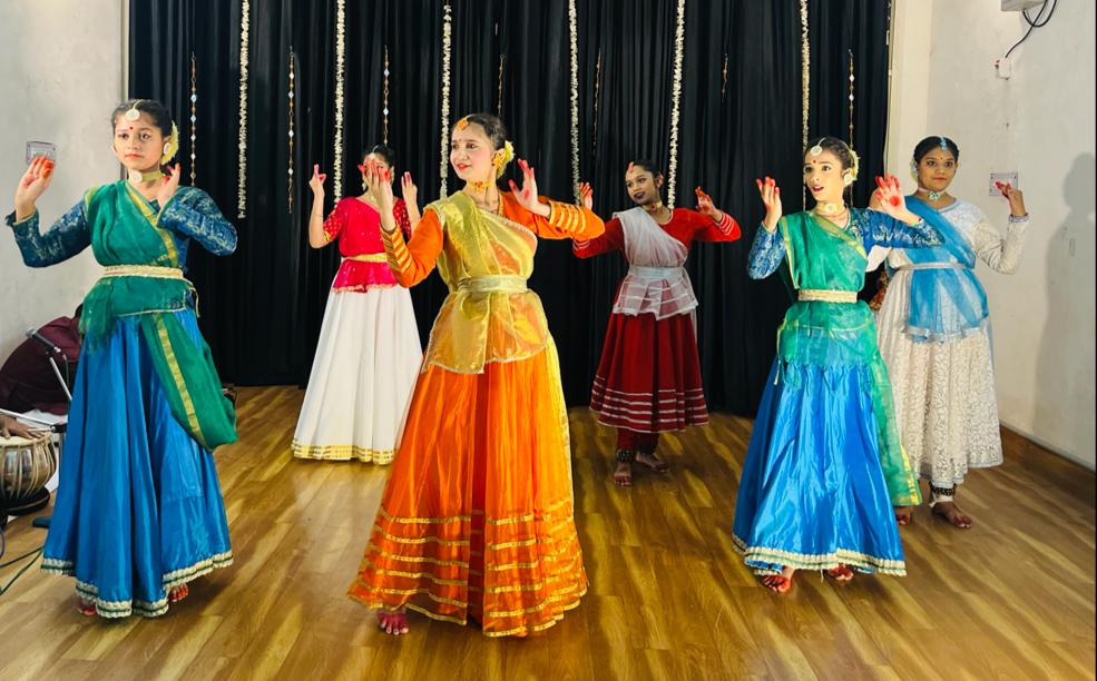 Shivangi Sangeet Mahavidyalaya Hosts Monthly Meeting 'Navankur' for Indian Classical Music 4 113 22