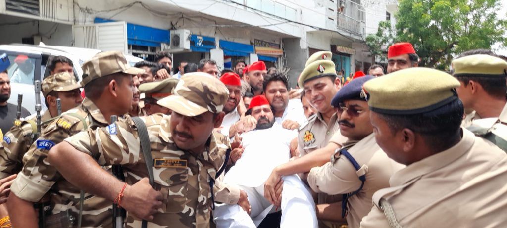 SP MLA Atul Pradhan in Meerut, Arrested en route to JantarMantar! 3 113 40