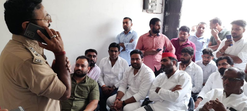 SP MLA Atul Pradhan in Meerut, Arrested en route to JantarMantar! 4 114 23