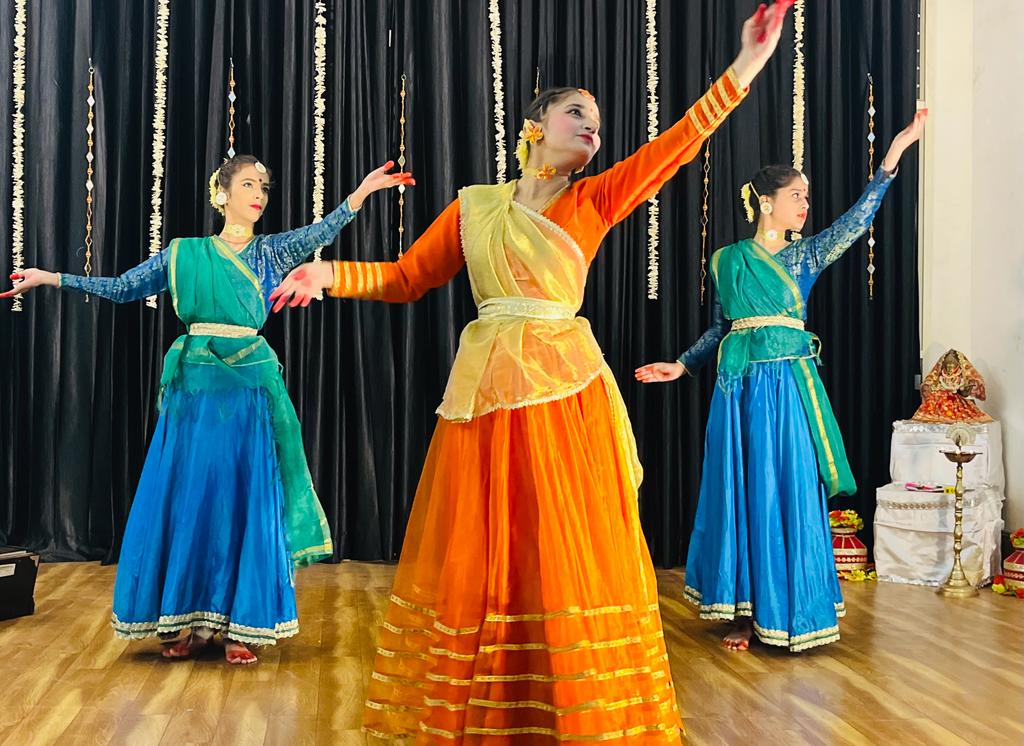 Shivangi Sangeet Mahavidyalaya Hosts Monthly Meeting 'Navankur' for Indian Classical Music 8 116 6