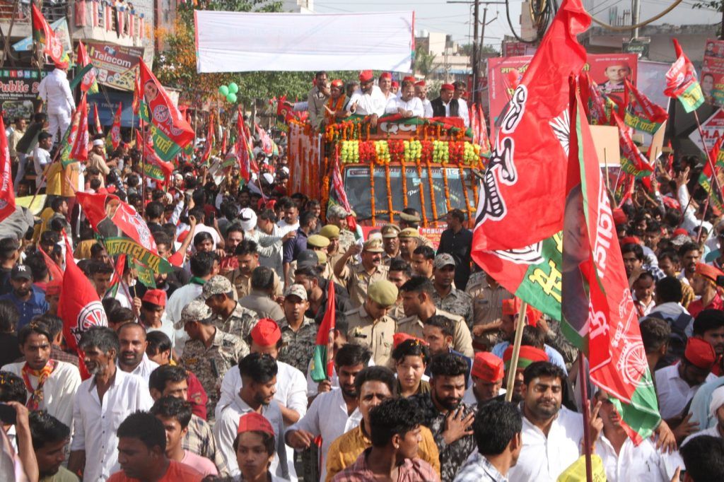पूर्व मुख्यमंत्री अखिलेश यादव पहुंचे मेरठ, रोड शो में उमड़ा जनसैलाब,भाजपा पर साधा निशाना 13 12