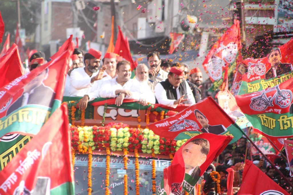 पूर्व मुख्यमंत्री अखिलेश यादव पहुंचे मेरठ, रोड शो में उमड़ा जनसैलाब,भाजपा पर साधा निशाना 15 14