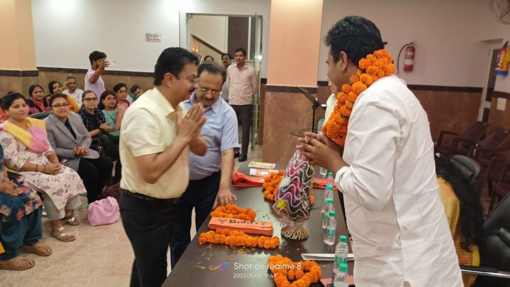 भारतीय जनता पार्टी पार्षद प्रत्याशी अर्चना तेवतिया व मेयर प्रत्याशी सुनीता दयाल को जनसम्पर्क के दौरान मिला जबरदस्त समर्थन 8 4 1