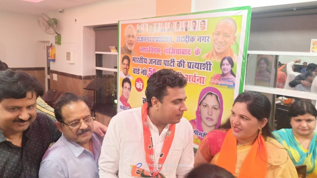 भारतीय जनता पार्टी पार्षद प्रत्याशी अर्चना तेवतिया व मेयर प्रत्याशी सुनीता दयाल को जनसम्पर्क के दौरान मिला जबरदस्त समर्थन 12 9