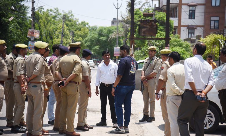 Daring Daylight Heist: Armed Gang Strikes, Loots ₹7.65 Lakhs from Petrol Pump and Gas Agency Owner's Nephew in Shocking Robbery 1 111 6