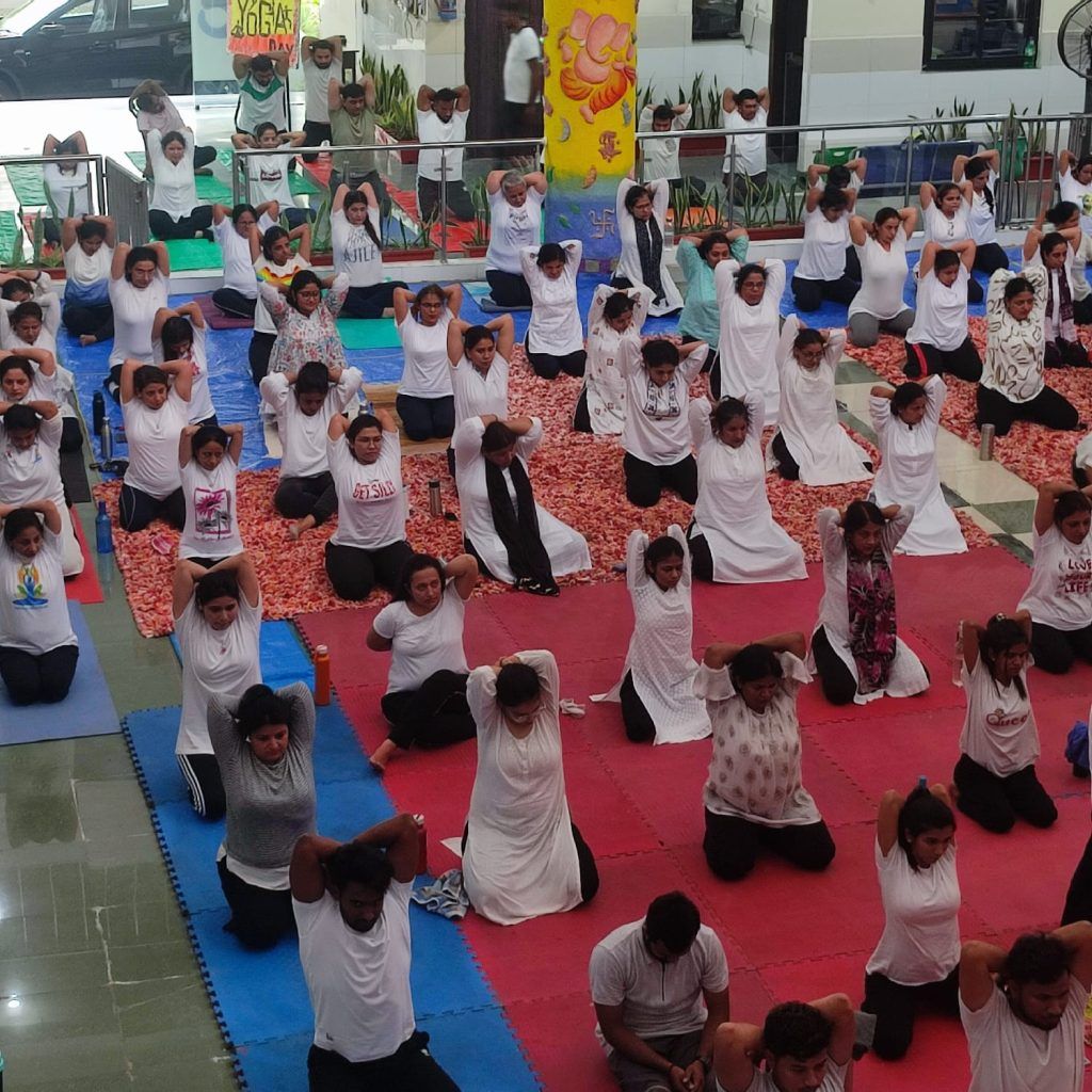 Parevartan School Embraces Mind-Body Harmony on 9th International Yoga Day: A Path to Serenity and Well-being 3 111 62