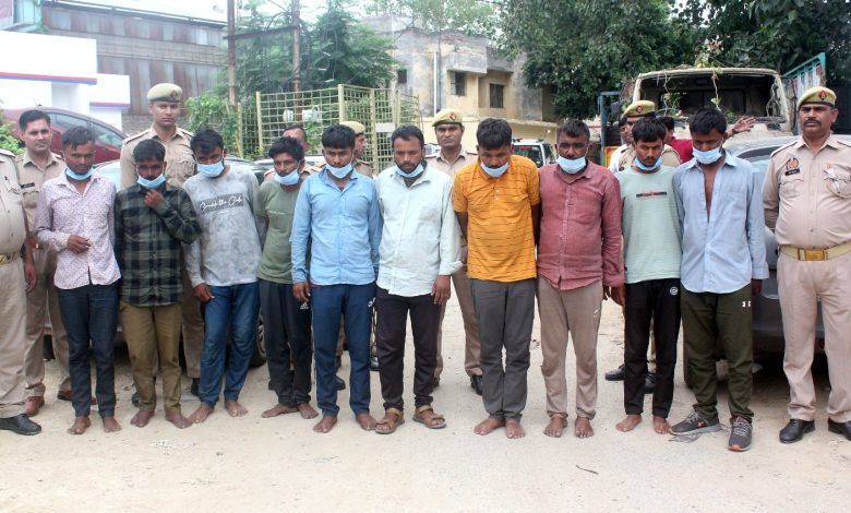 गाजियाबाद क्राइम ब्रांच टीम की सफलता: 11 वर्षों से फरार चल रहे कच्छा बनियान गिरोह को पकड़ा, लाखों की कीमत के अवैध असलहा भी बरामद 1 111 73