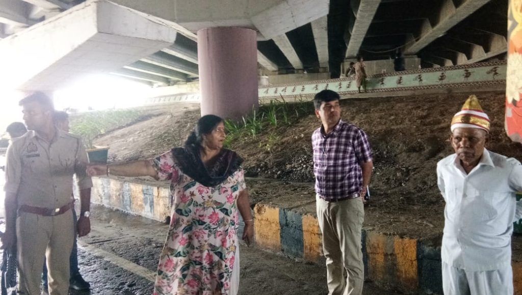 Mayor Sunita Dayal Leads the Way in Transforming Ghaziabad: Inspects Beautification of Elevated Underpass at UP Gate 2 111 84