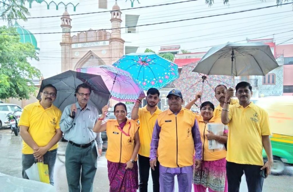 बारिश में भी नमाजी भाईयों ने ईदगाह पर अदा की नमाज, पुलिस प्रशासन ने बनाए रखी शांति व्यवस्था 5 111 91