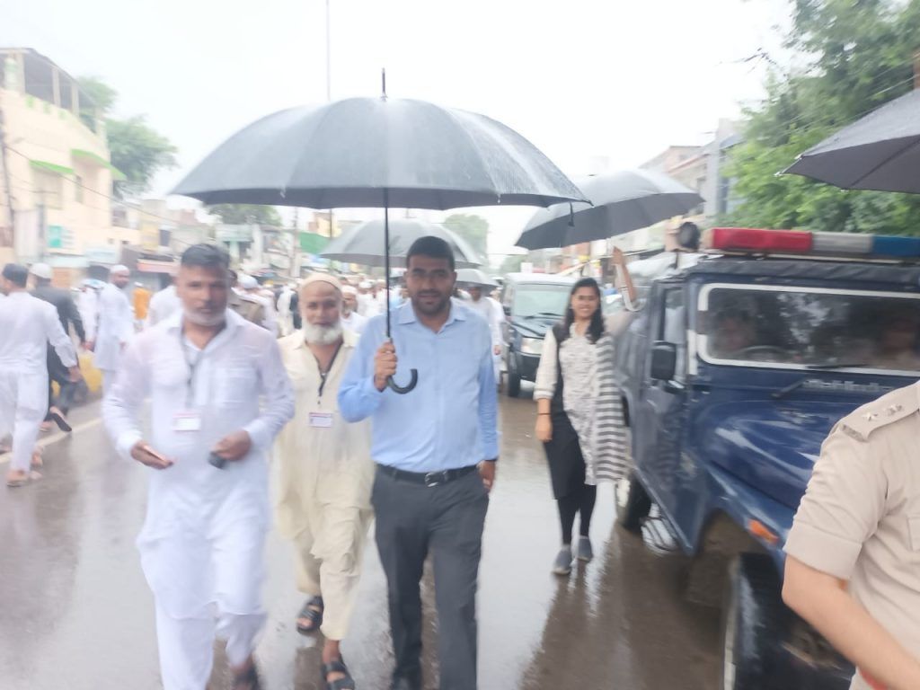Eid Celebrations in Meerut: Amidst Rainfall, Unity Prevails at Shahi Eidgah 6 111 92
