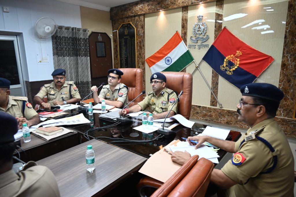Authorities Hold Conference to Ensure Peaceful Bakrid and Kanwar Yatra Celebrations in Meerut 4 112 20