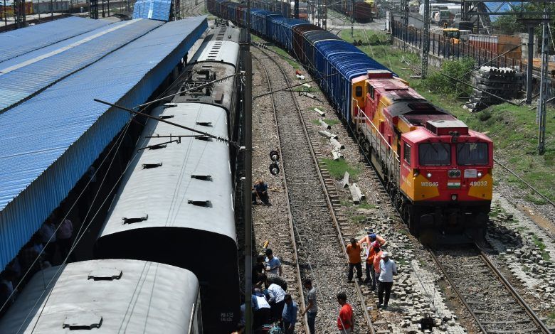 Major Accident Averted as EMU Train Derails at Ghaziabad Station 1 112 44