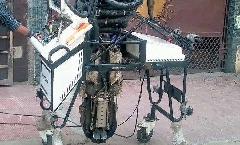 Ghaziabad Embraces Robotic Solution: Nitin Gaur Demonstrates Innovative Machine to Tackle Sewage Issues 1 113 8