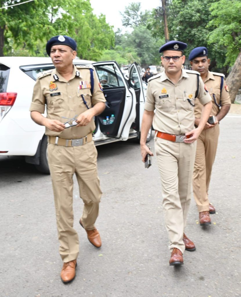 High-Level Meeting in Meerut: DGP Vijay Kumar and Home Secretary Sanjay Prasad Discuss Kavad Yatra 6 114 14