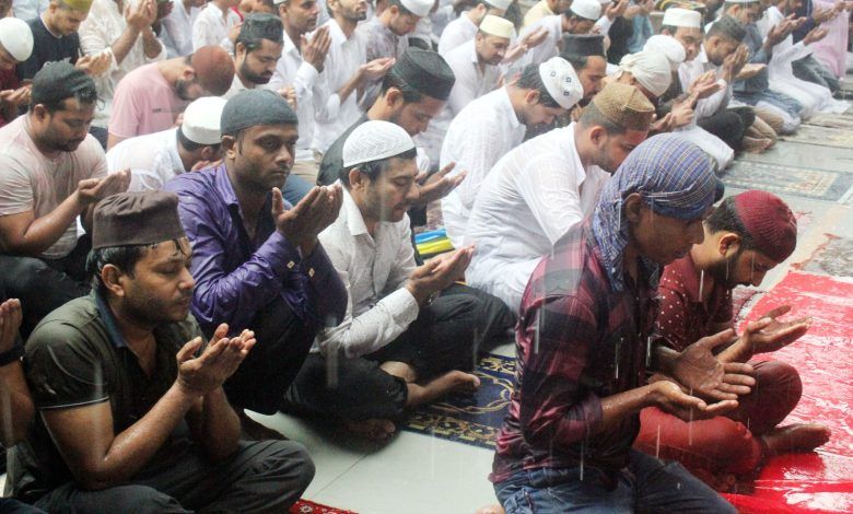 बारिश में भी नमाजी भाईयों ने ईदगाह पर अदा की नमाज, पुलिस प्रशासन ने बनाए रखी शांति व्यवस्था 1 115 14