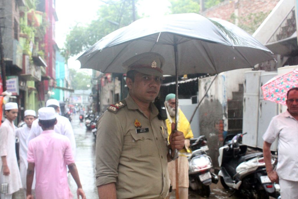 बारिश में भी नमाजी भाईयों ने ईदगाह पर अदा की नमाज, पुलिस प्रशासन ने बनाए रखी शांति व्यवस्था 10 116 7