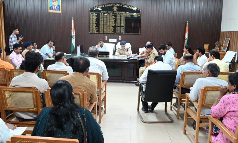 आईजीआरएस के शिकायतों के निस्तारण को लेकर जिलाधिकारी की अध्यक्षता में बैठक संपन्न 1 211 2