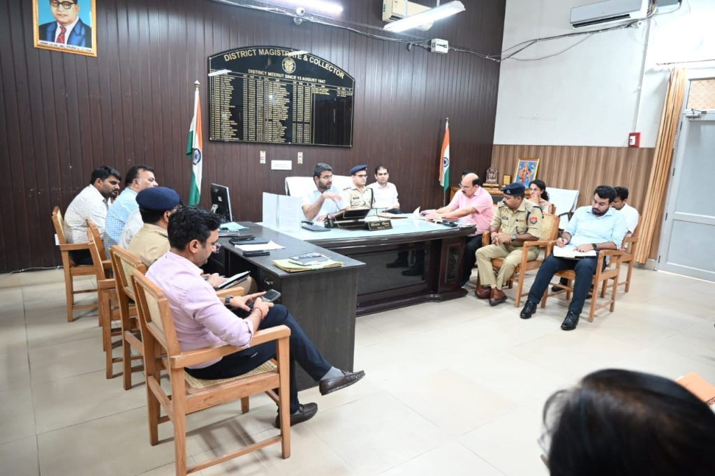 आईजीआरएस के शिकायतों के निस्तारण को लेकर जिलाधिकारी की अध्यक्षता में बैठक संपन्न 4 213 2