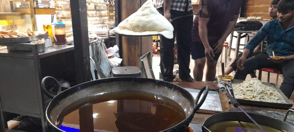 Meerut's 'Bahubali' Samosa Takes the Culinary World by Storm: A 12-Kilogram Delight 6 215 1