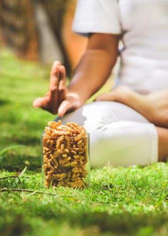 Why Yoga And Walnuts Are A Power-Packed Combination 1 24743 califirnia1906 lqJnv4