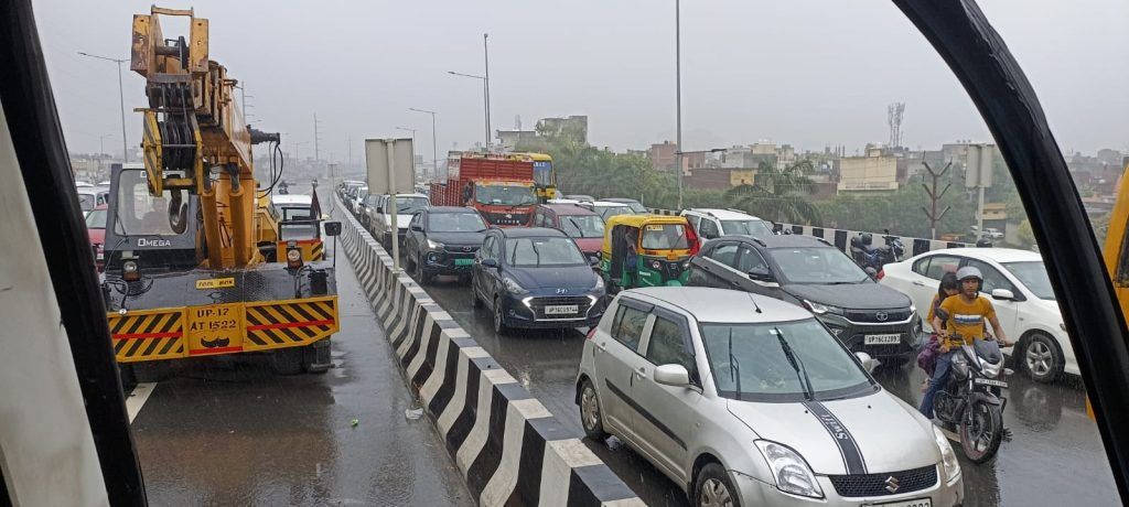 Tragic Accident on Delhi-Meerut Expressway Claims Lives of Six Family Members 4 111 33