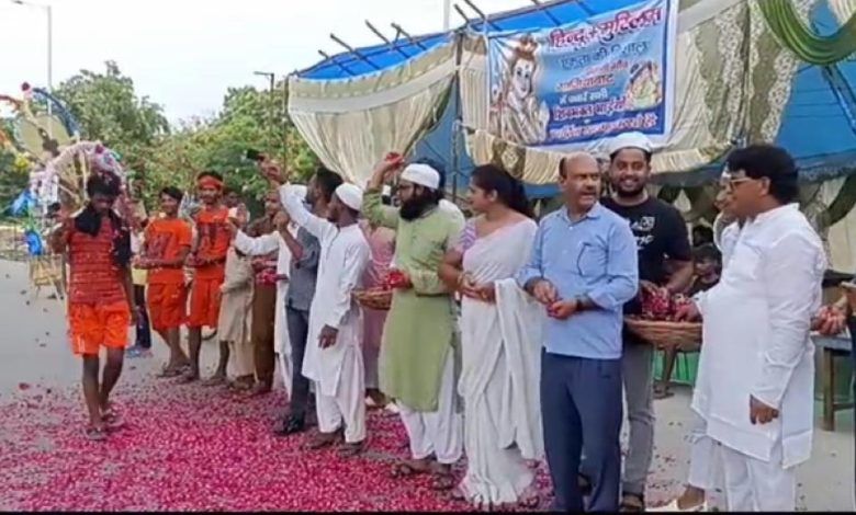 "Symbolizing Hindu-Muslim Unity: Kanwar Shivir Sets an Example" 1 111 42