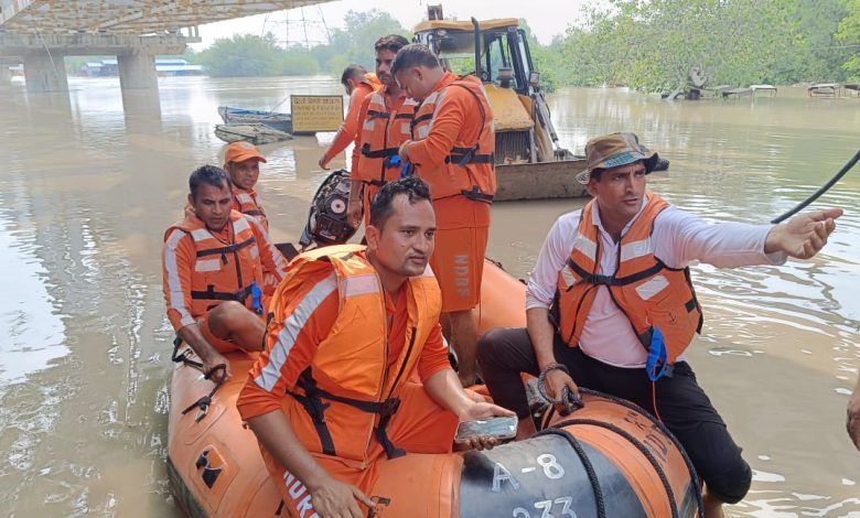 NDRF Launches Heroic Rescue Mission as Flood Waters Surge in Delhi NCR 1 111 44