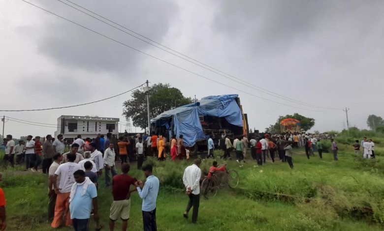 Tragedy Strikes Meerut on Shivratri: Six Kanwariyas Electrocuted in Devastating Accident! 1 111 53