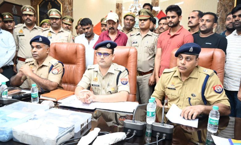 Swift Police Action: Two Suspects Apprehended within 24 Hours in Robbery Case at Begum Pul Jewelry Store, Meerut 1 112 13