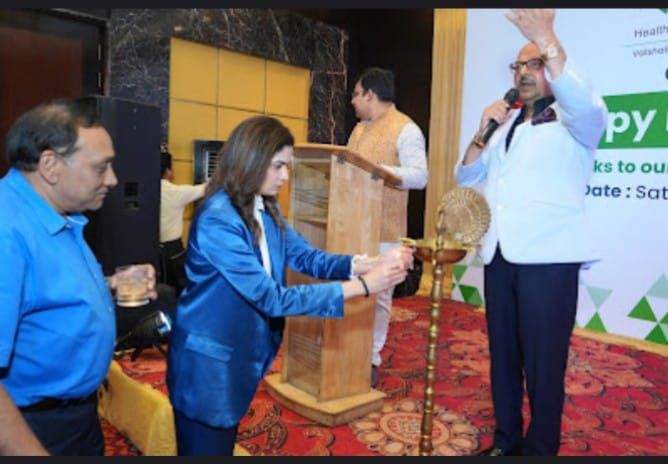 नवीन अस्पताल ने विश्व चिकित्सक दिवस पर चिकित्सकों को सम्मानित किया, अनुभवों को साझा किया 2 112 2
