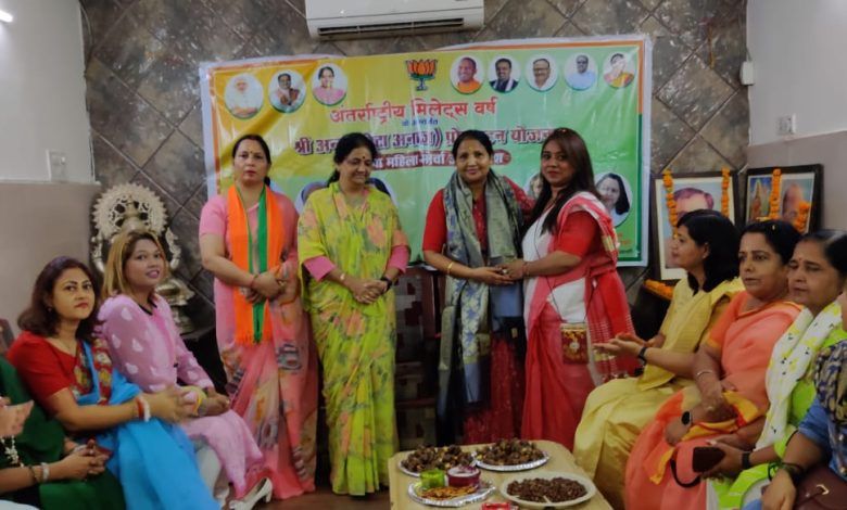 मोटे अनाज व मन की बात सुनने के कार्यक्रम में महिला मोर्चा की प्रदेशाध्यक्ष गीता शाक्य ने की शिरकत 1 112 49