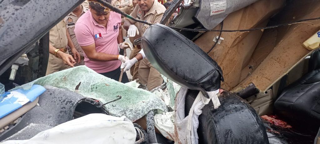 Tragic Accident on Delhi-Meerut Expressway Claims Lives of Six Family Members 5 113 13