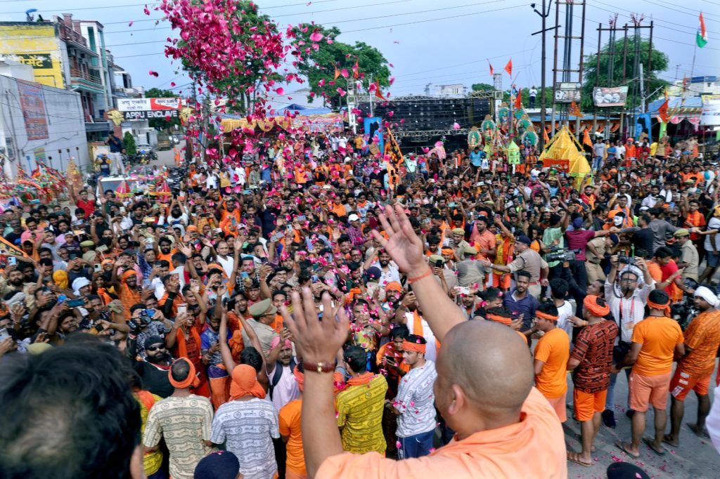 Chief Minister Embraces Spiritual Harmony: Kanwariyas Showered with Flowers on Delhi-Roorkee Highway 8 113 19