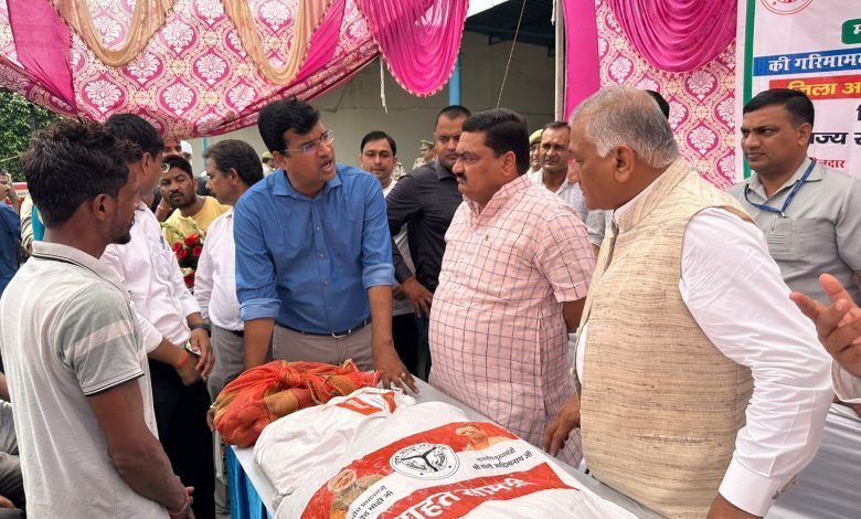हिंडन नदी की बाढ़ से प्रभावित क्षेत्रवासियों से मिले "जनरल डॉ. वी.के. सिंह" राहत व बचाव कार्यों का लिया जायजा 1 113 36