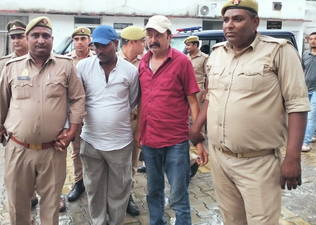 Swift Police Action: Two Suspects Apprehended within 24 Hours in Robbery Case at Begum Pul Jewelry Store, Meerut 4 113 8