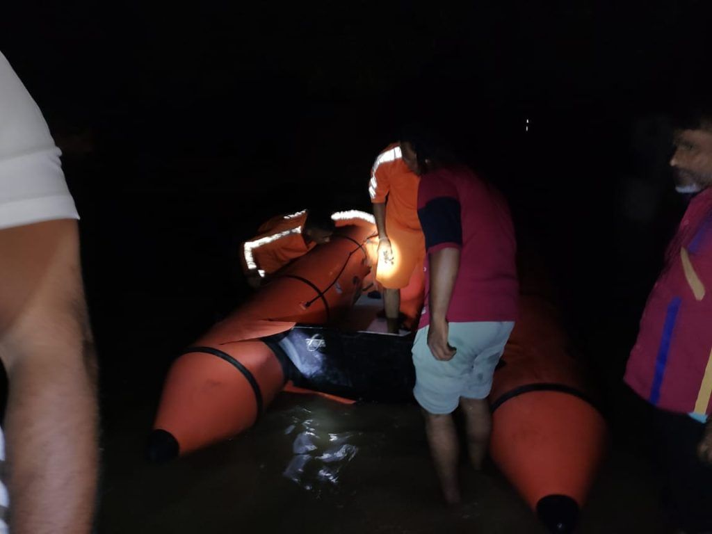 Rescue Operation by NDRF Underway in Tronica City Loni: People Trapped in 8-10 Feet of Water 5 113 9